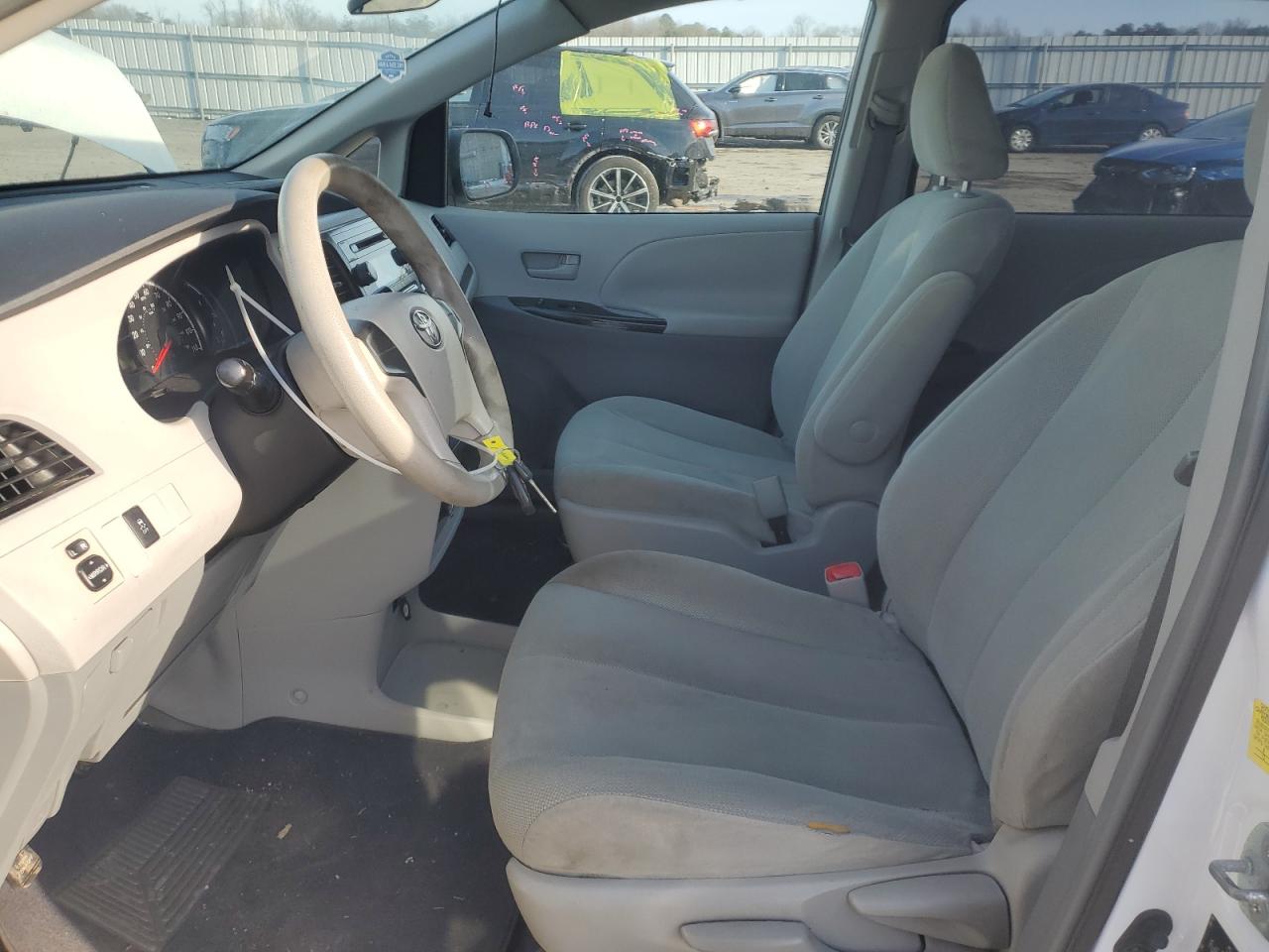 2011 Toyota Sienna - Image 7