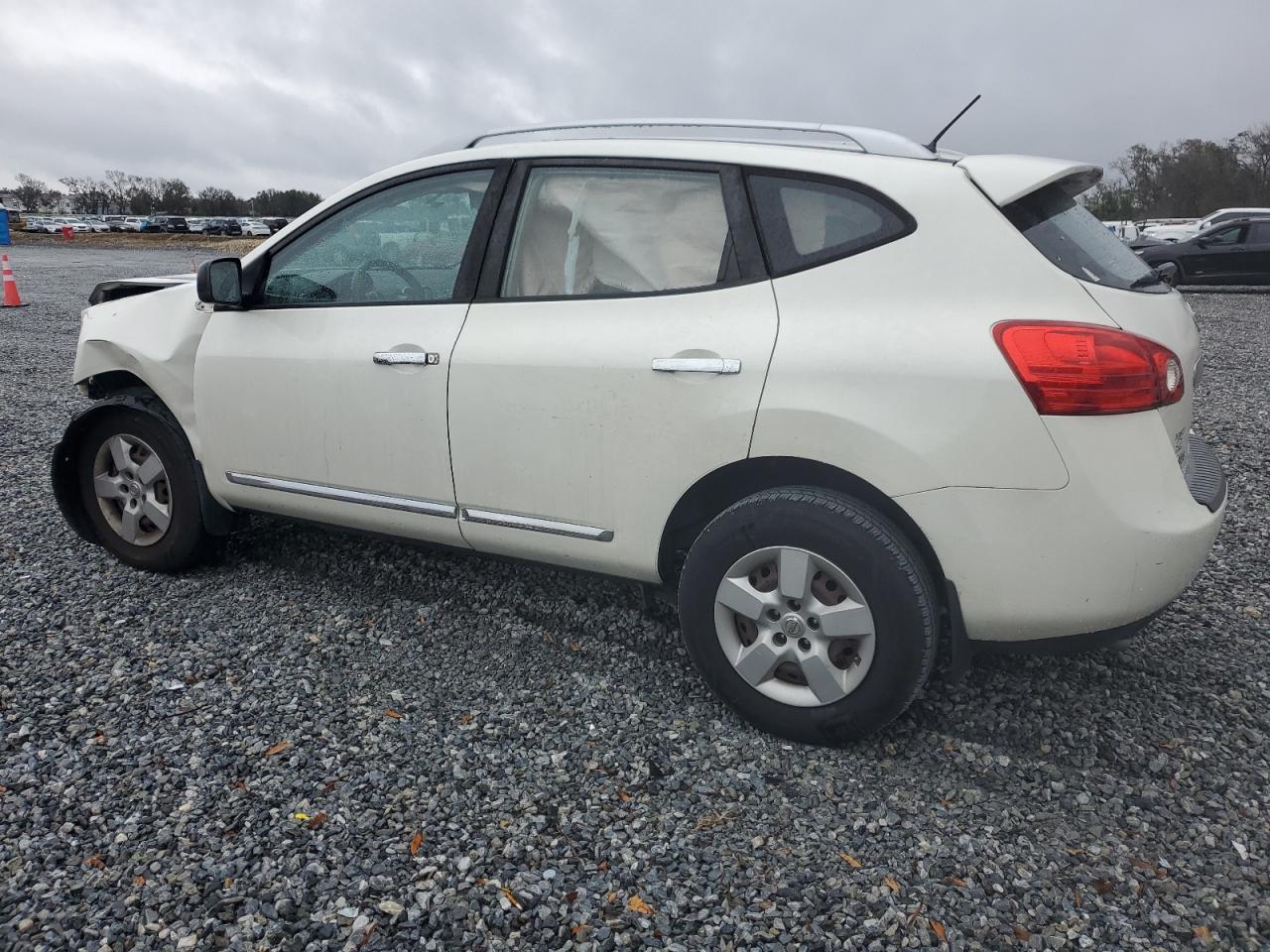 2015 Nissan Rogue - Image 2