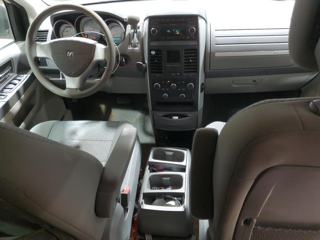 2010 Dodge Caravan - Image 8