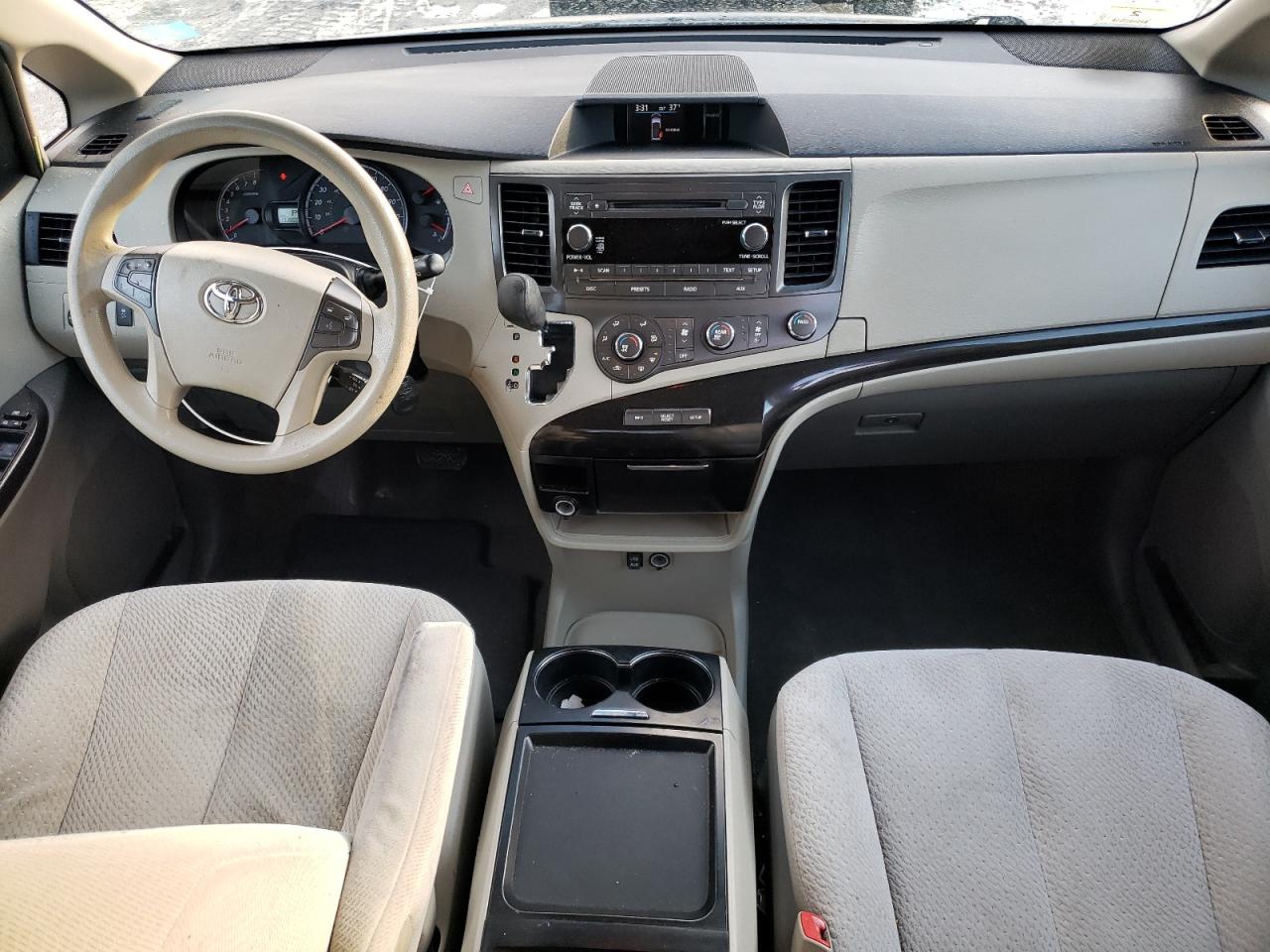 2011 Toyota Sienna - Image 8
