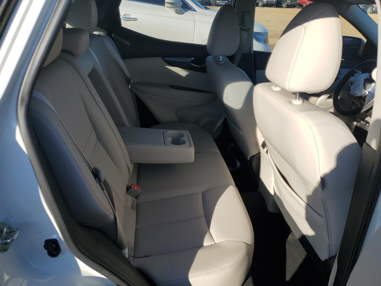 2019 Nissan Rogue - Image 11