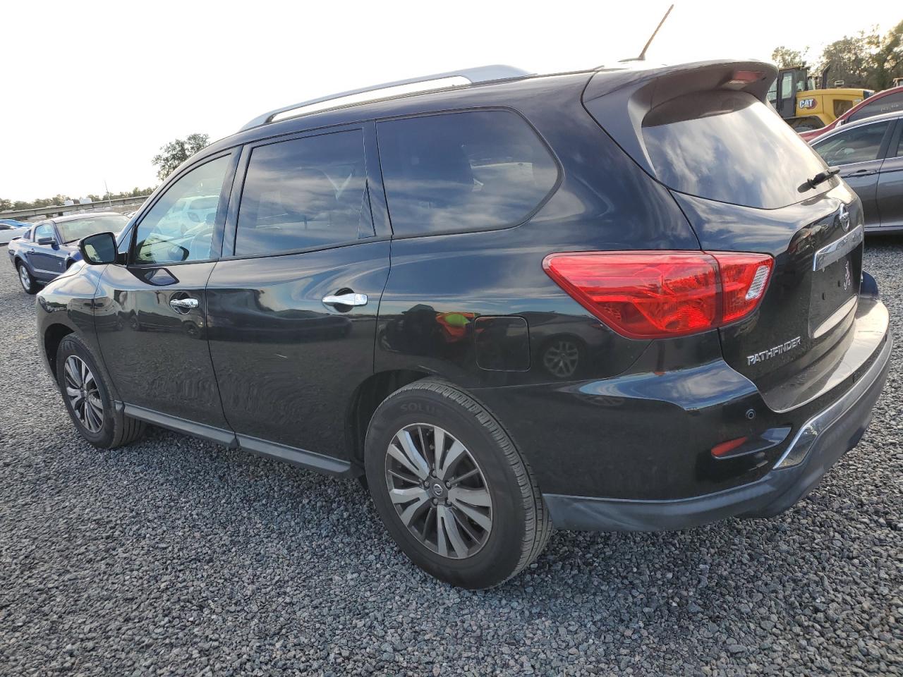 2018 Nissan Pathfinder - Image 2