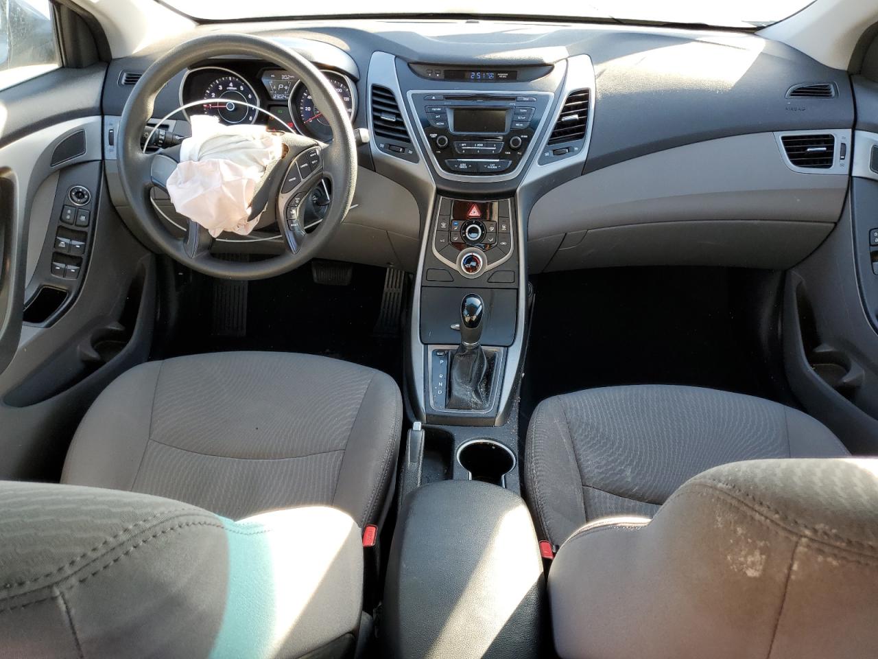 2015 Hyundai Elantra - Image 8