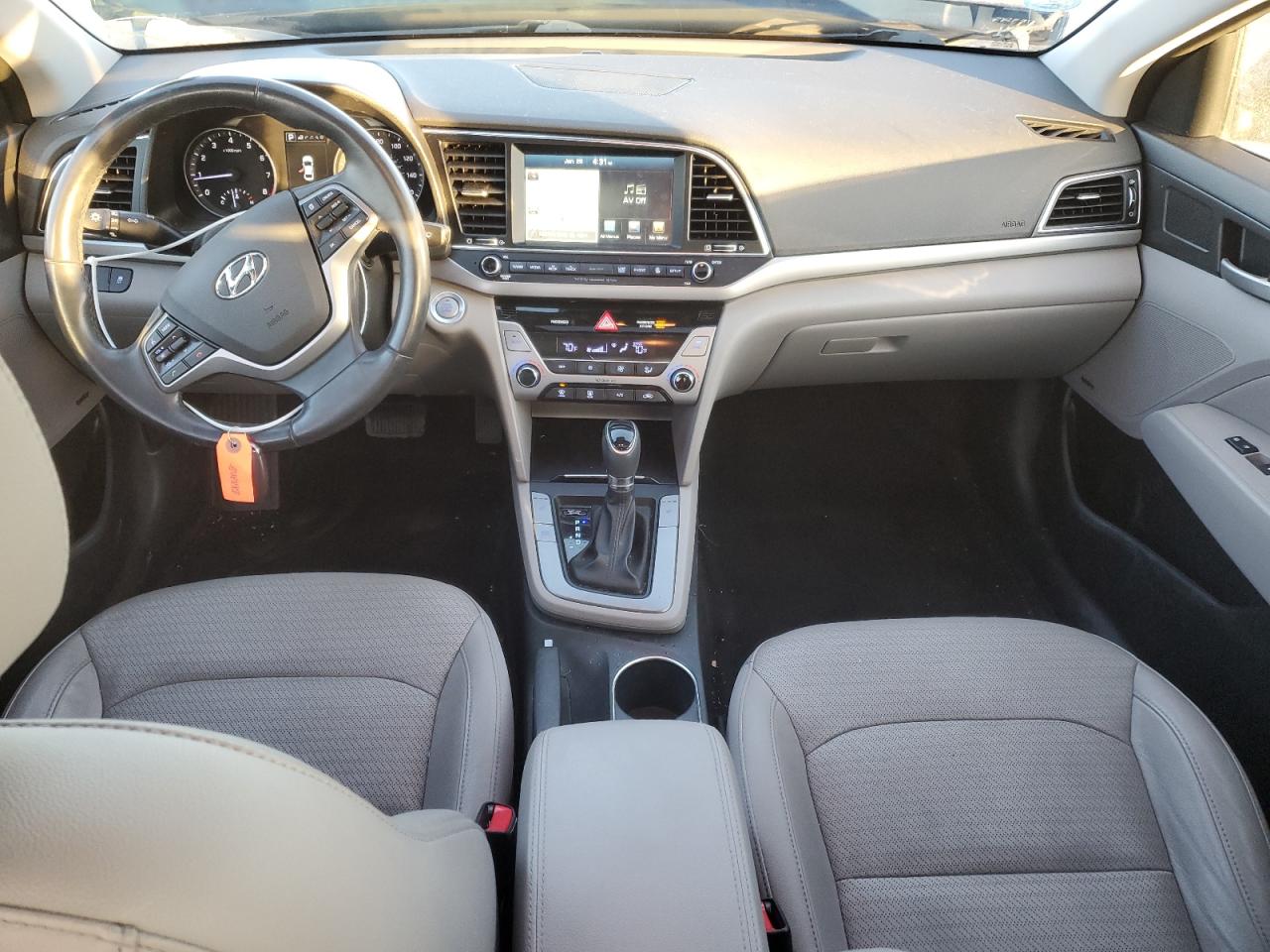 2017 Hyundai Elantra - Image 8