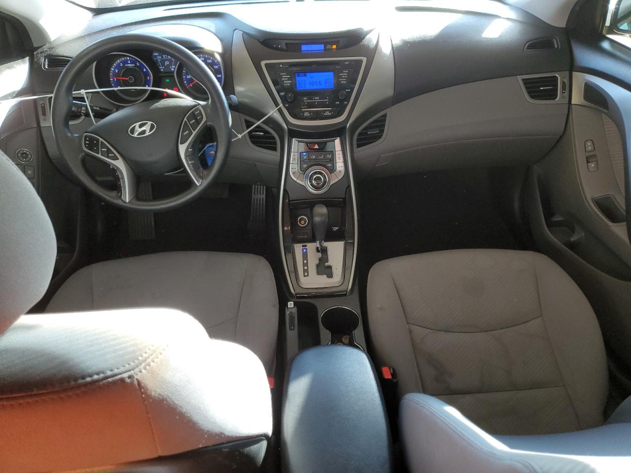 2013 Hyundai Elantra - Image 8