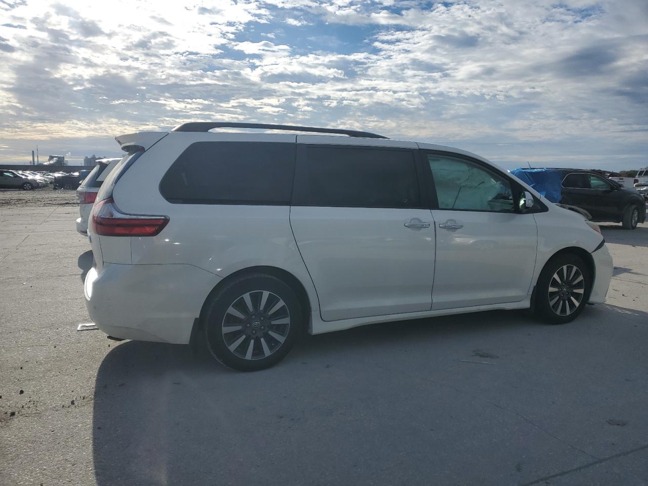 2019 Toyota Sienna - Image 3
