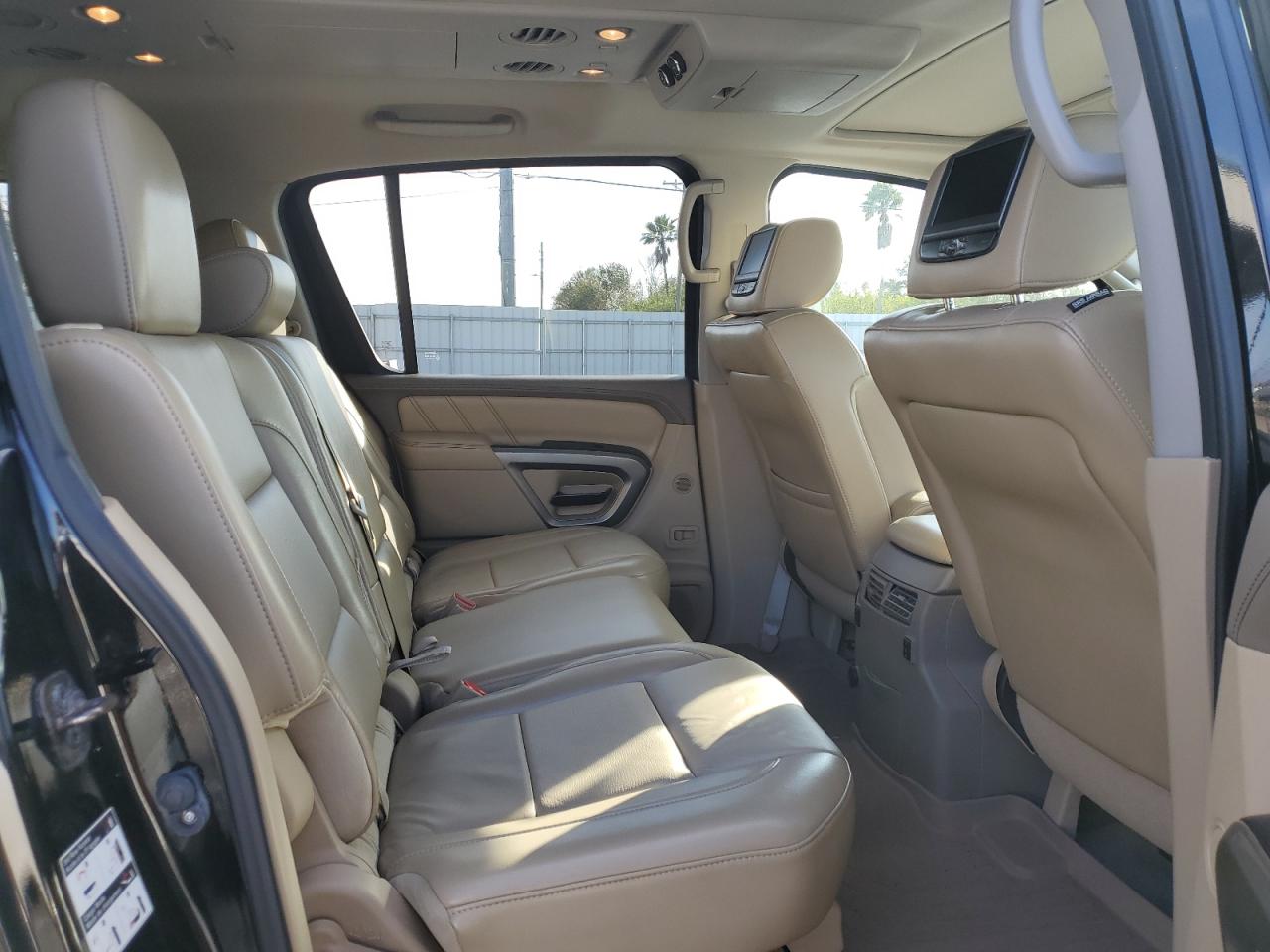 2015 Nissan Armada - Image 11