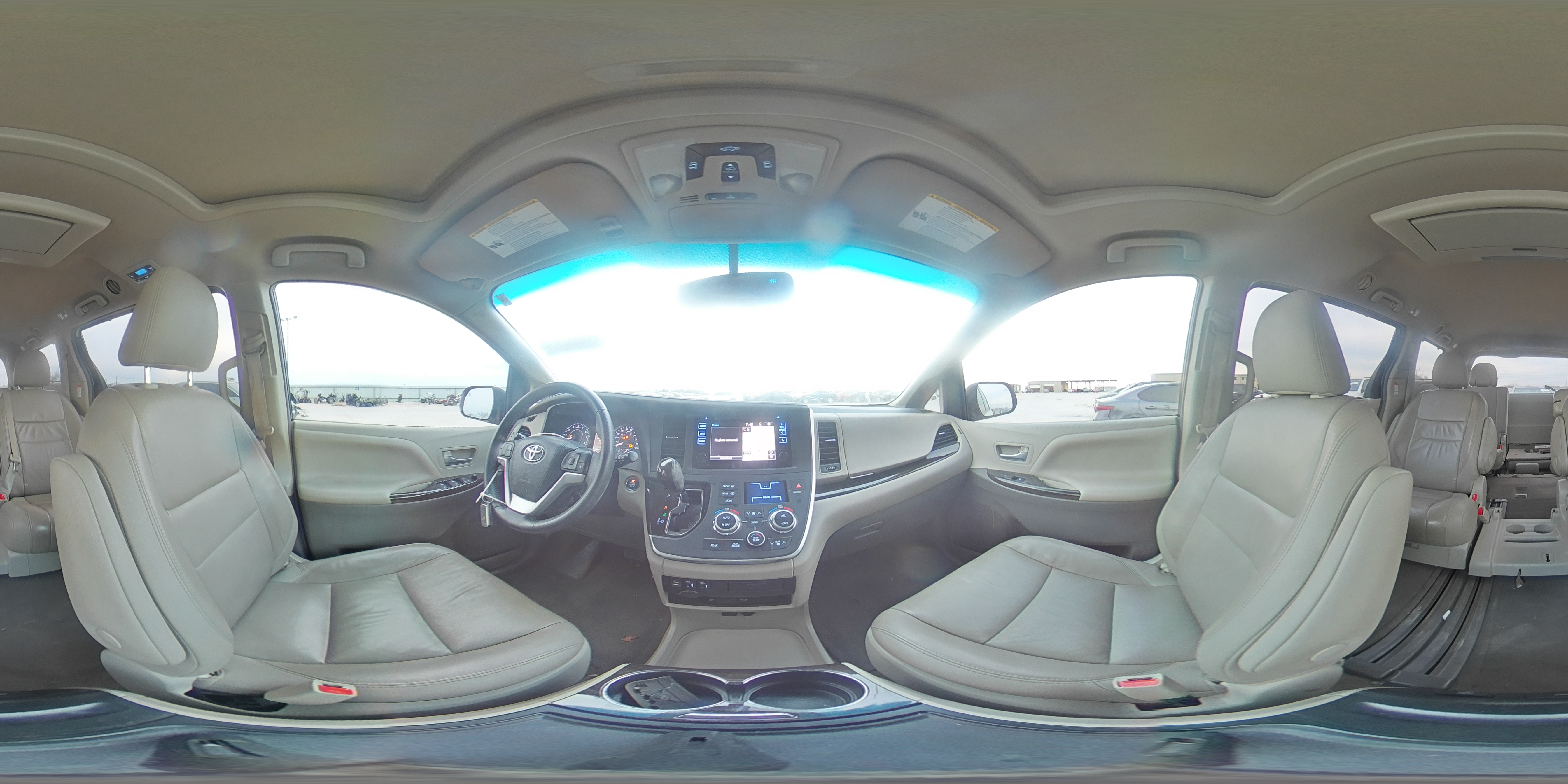 2015 Toyota Sienna - Image 14