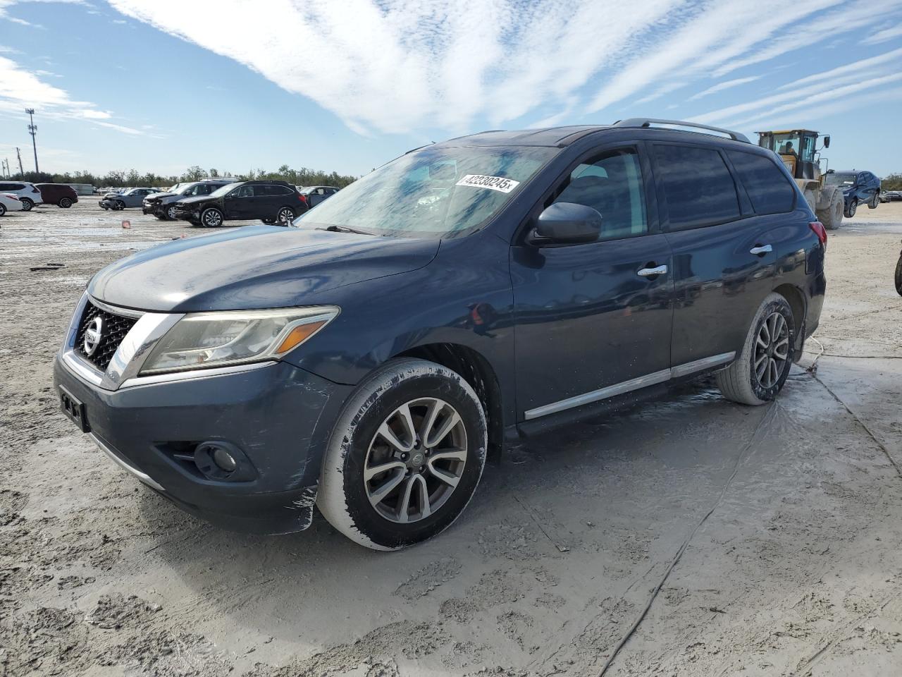 2013 Nissan Pathfinder - Image 1