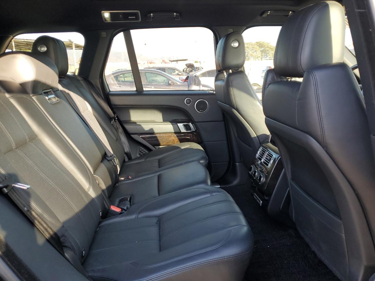 2015 Land Rover Range Rover - Image 11