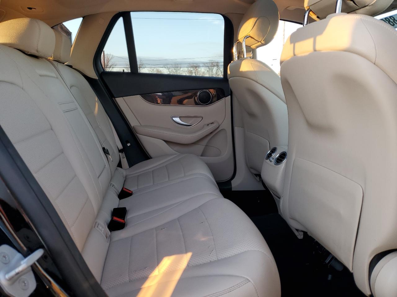 2016 Mercedes-Benz GLC - Image 10