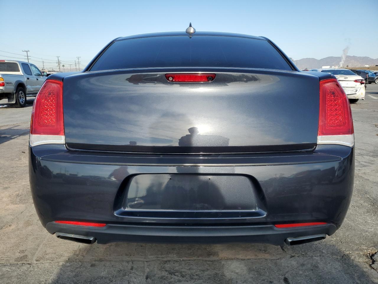 2017 Chrysler 300 - Image 6