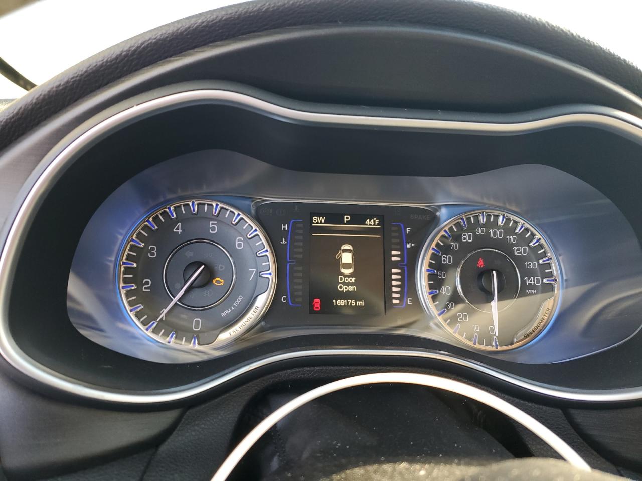 2015 Chrysler 200 - Image 9