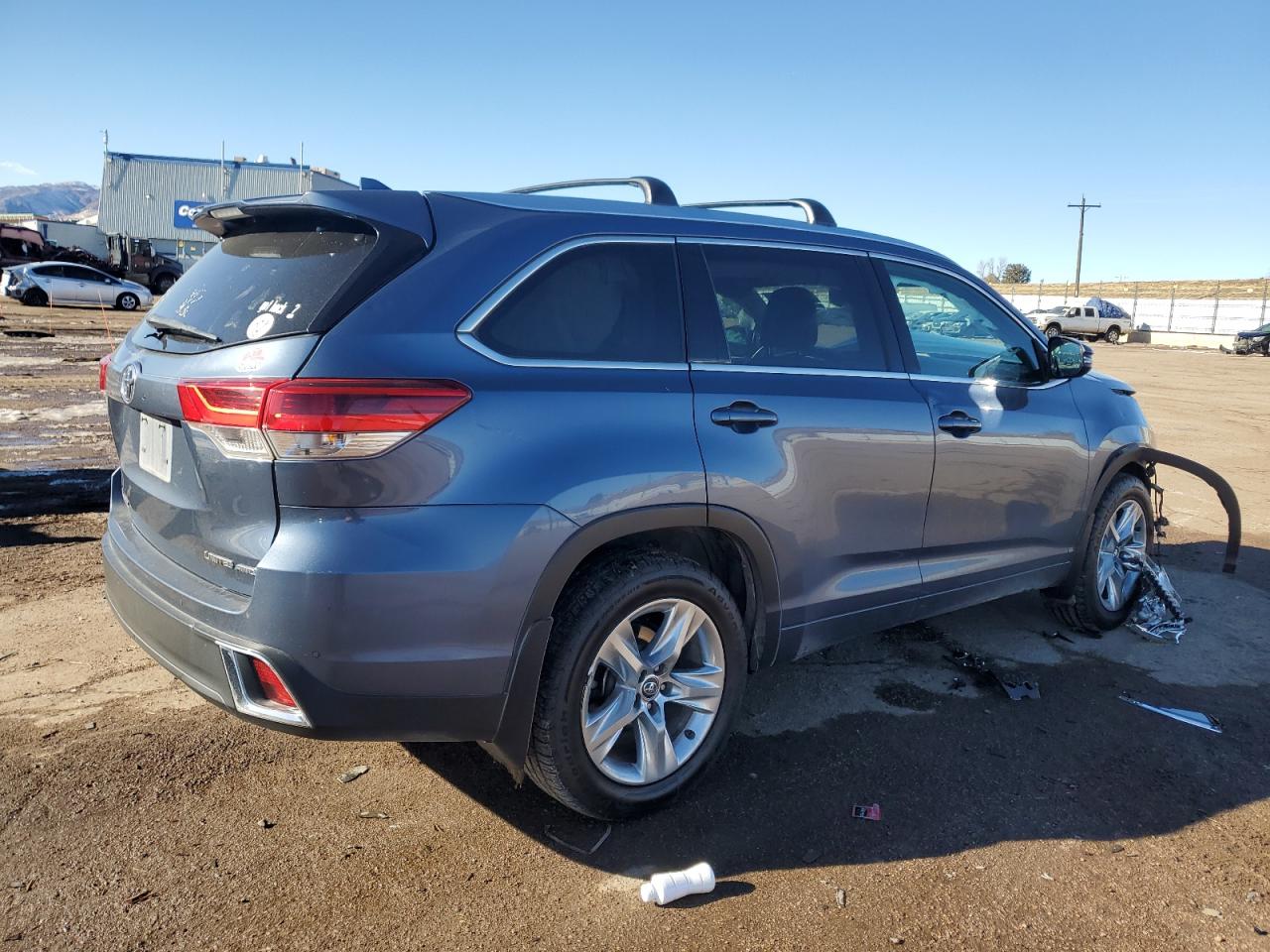 2017 Toyota Highlander - Image 3