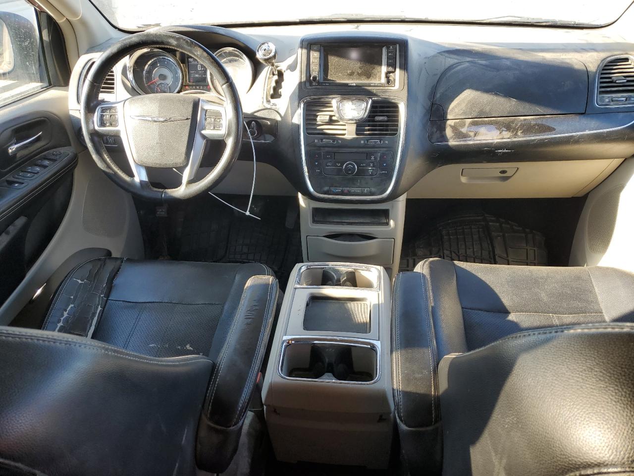 2012 Chrysler Town & Country - Image 8