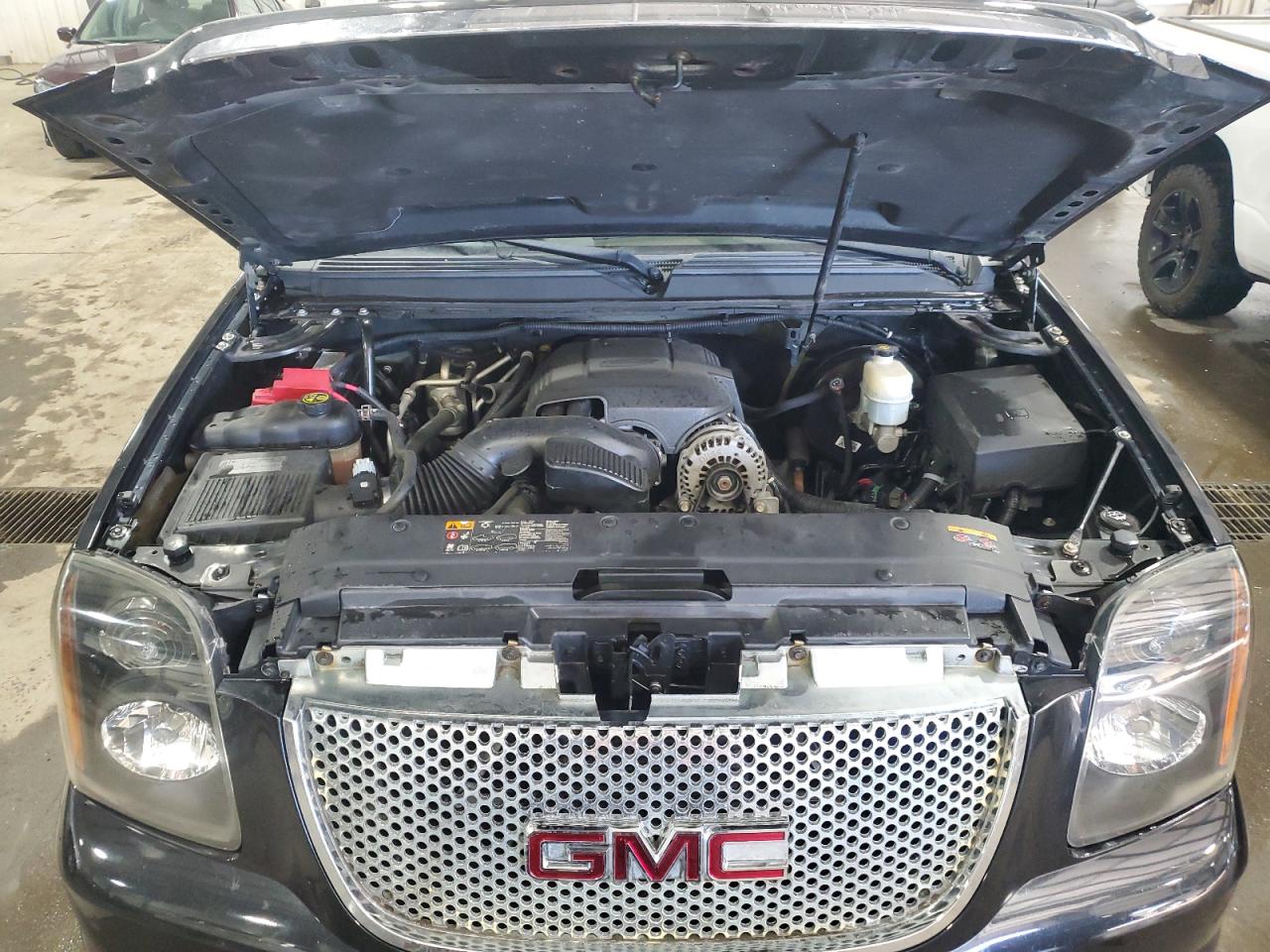 2012 GMC Yukon - Image 13