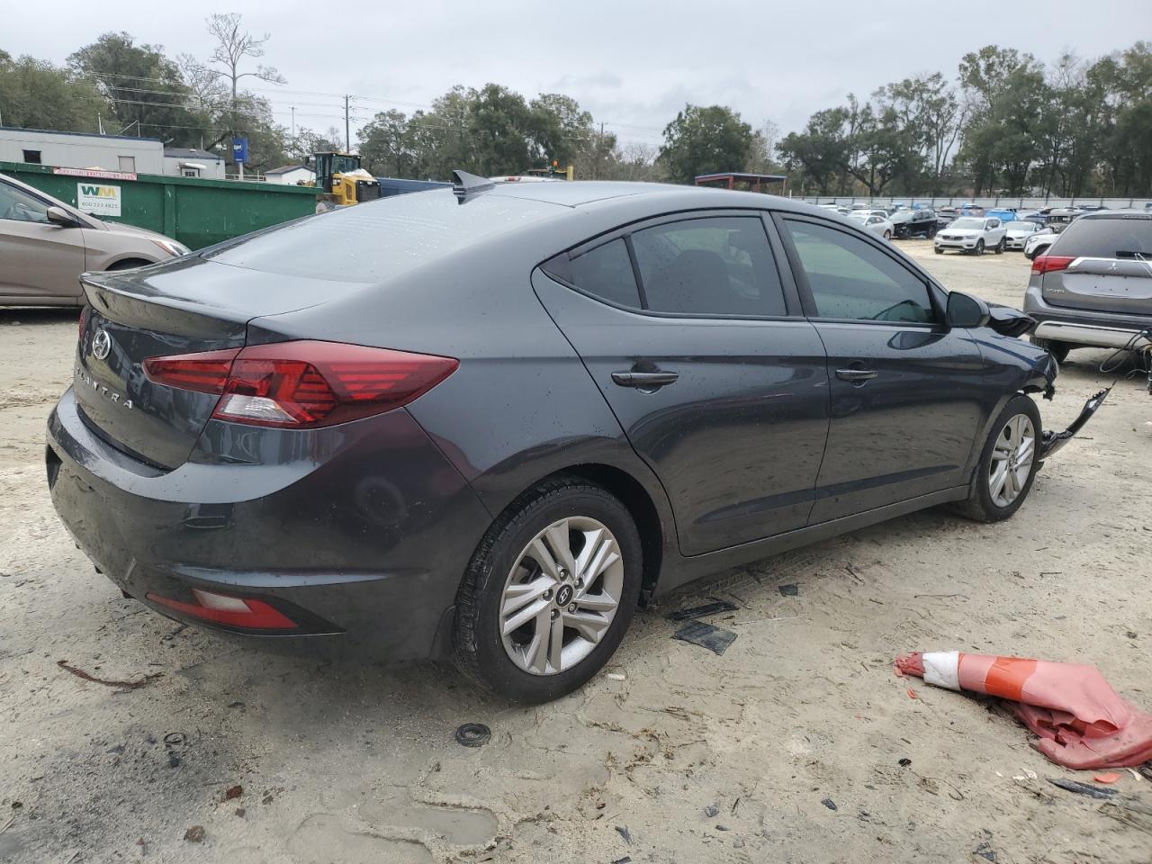 2020 Hyundai Elantra - Image 3