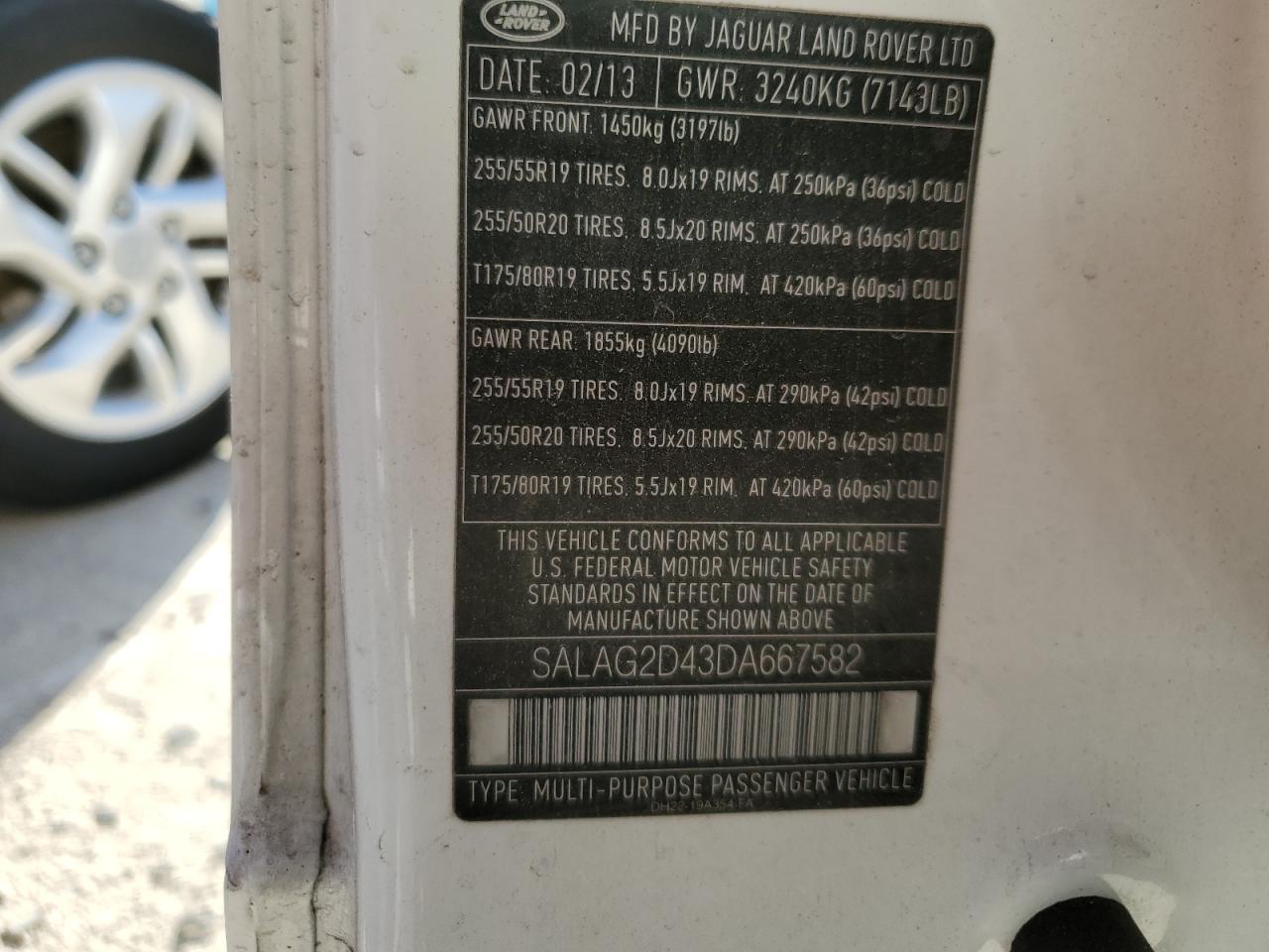 2013 Land Rover LR4 - Image 13