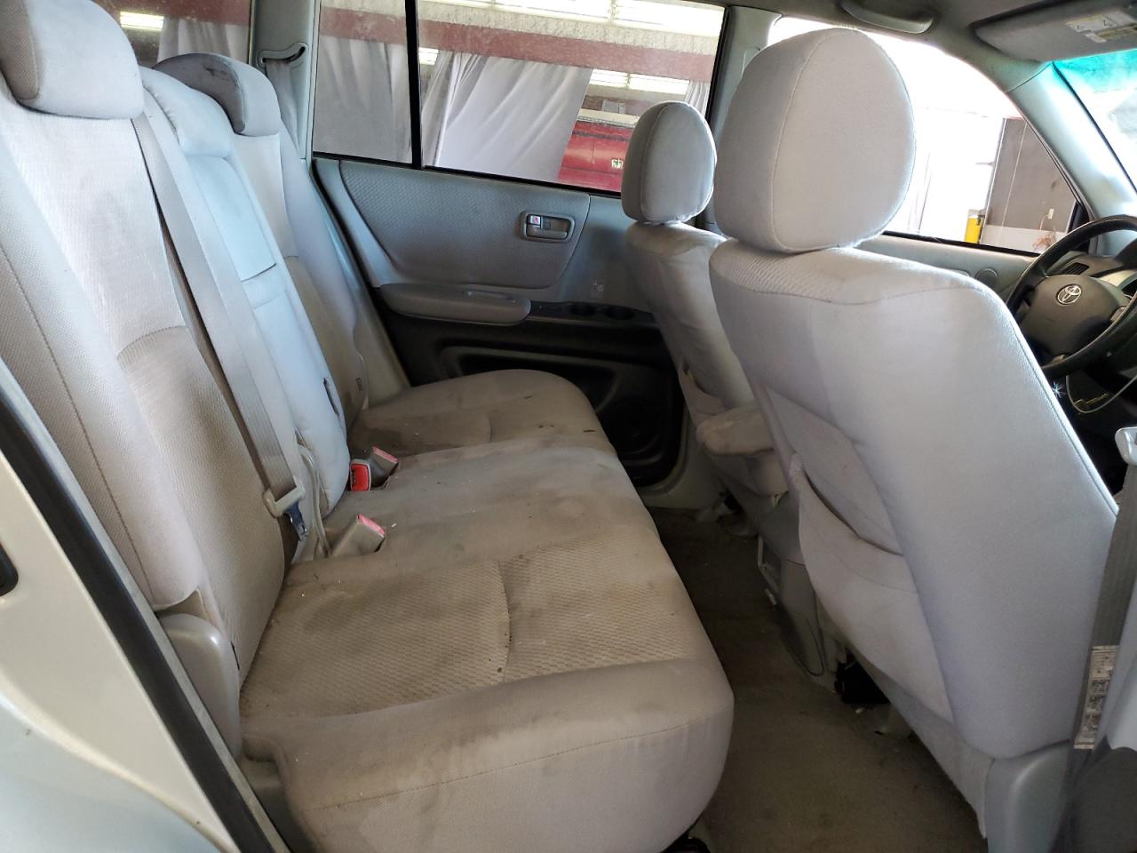2004 Toyota Highlander - Image 11