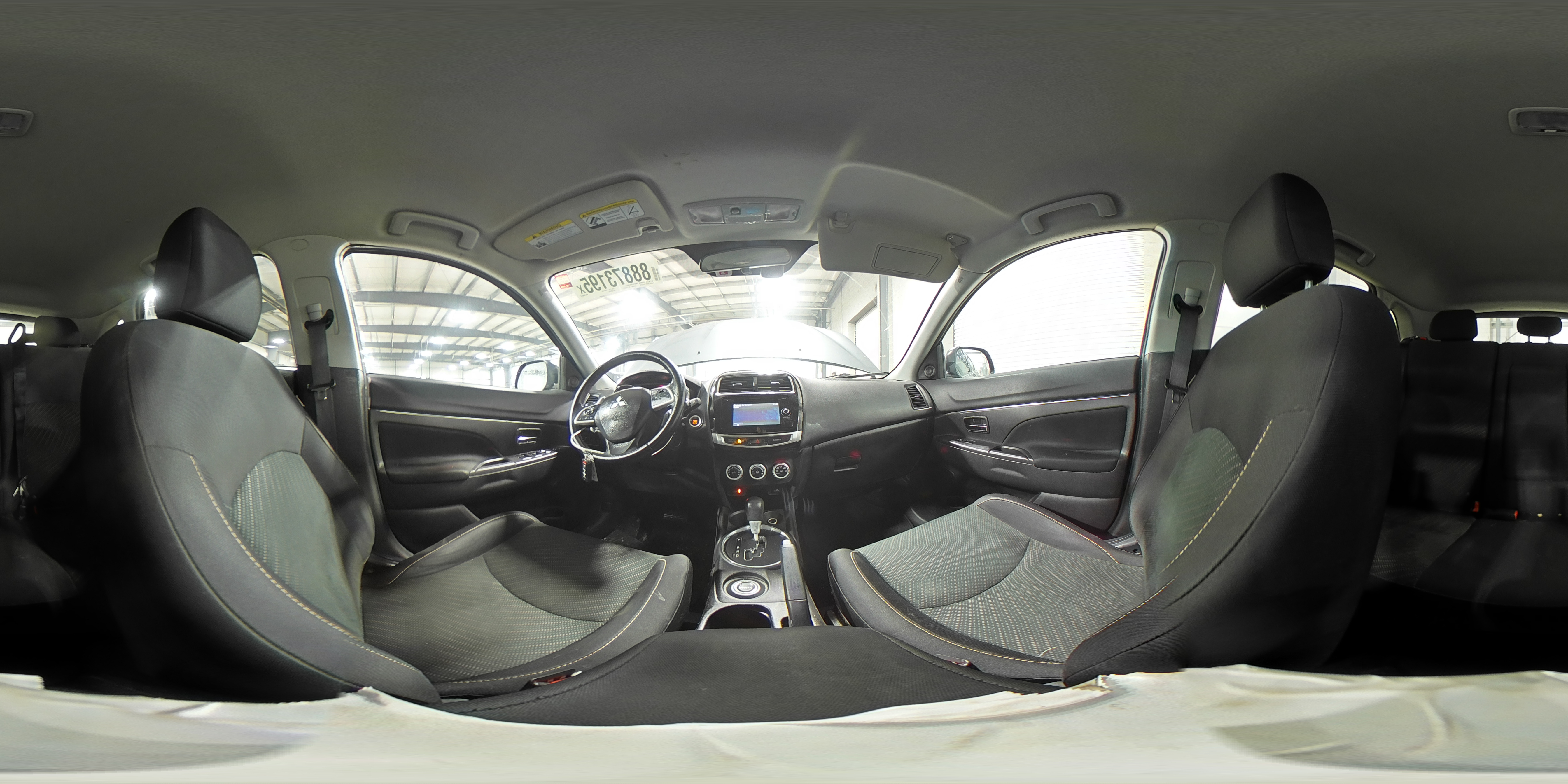 2015 Mitsubishi Outlander - Image 16