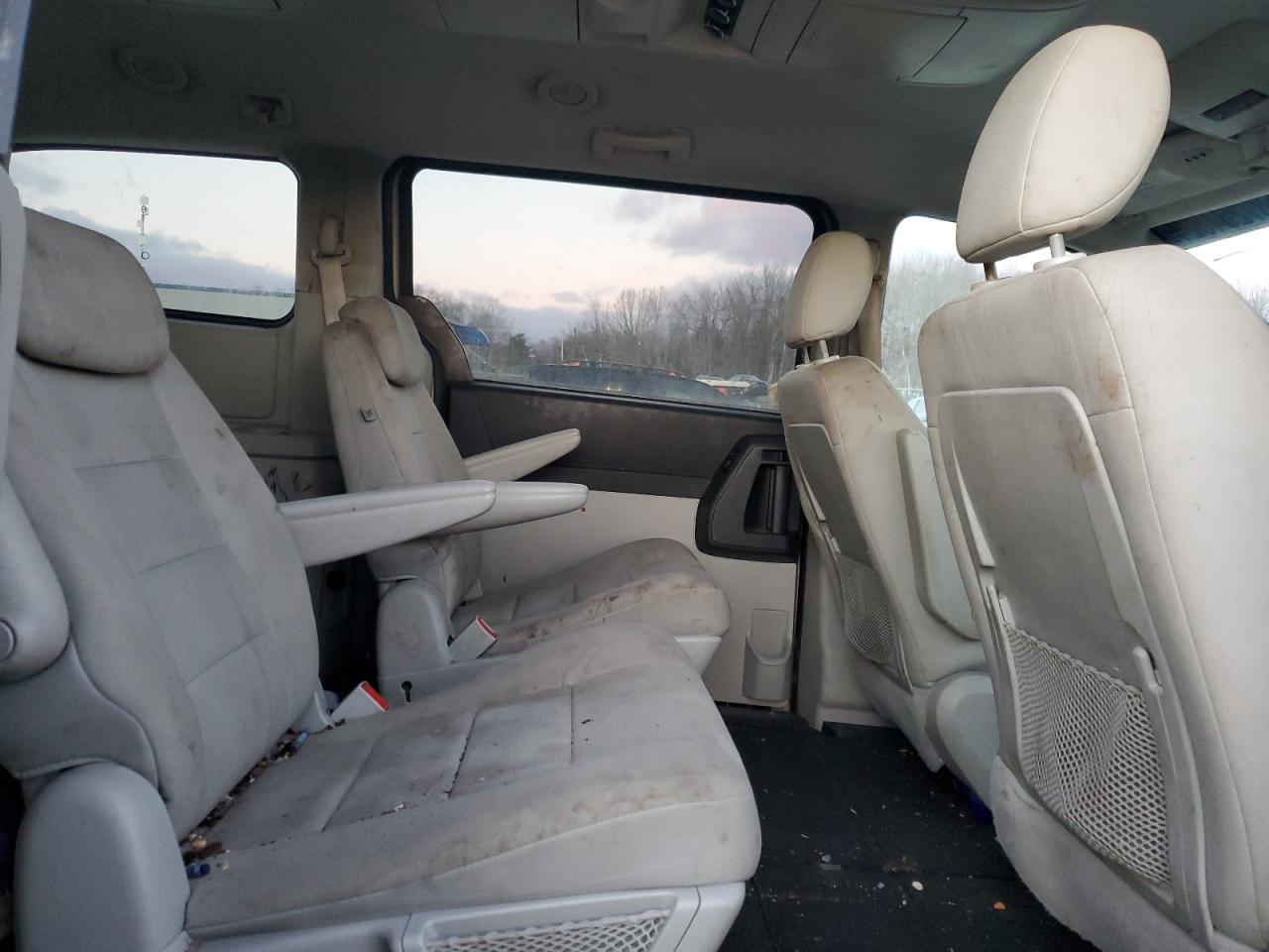 2009 Dodge Caravan - Image 11