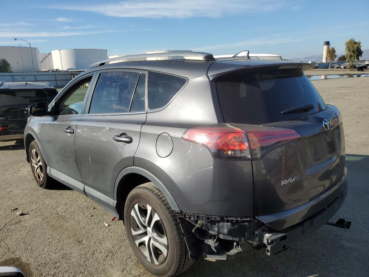 2018 Toyota RAV 4 - Image 2