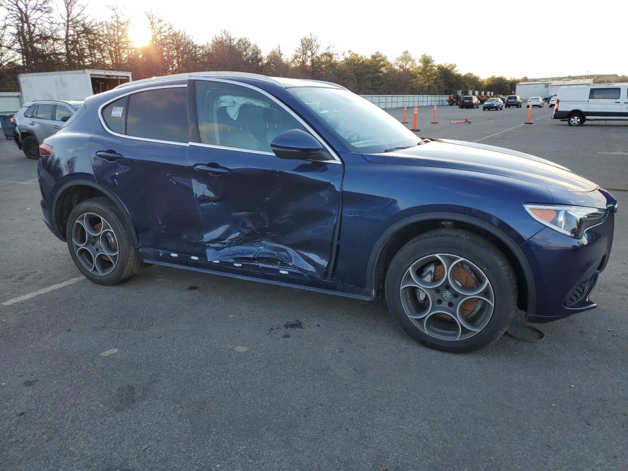 VIN ZASFAKAN1J7B62975 2018 ALFA ROMEO STELVIO no.4