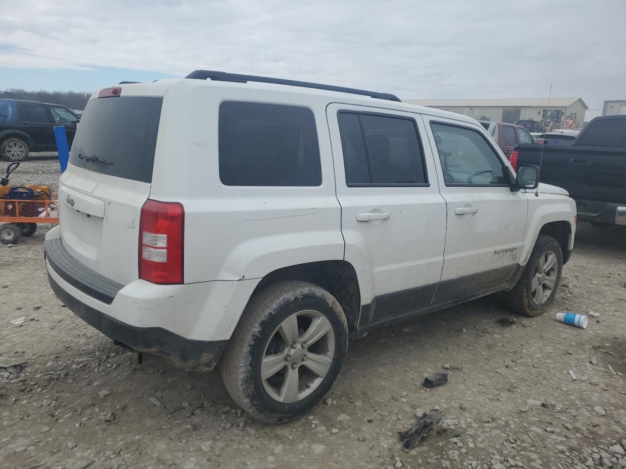2015 Jeep Liberty (Patriot) - Image 3