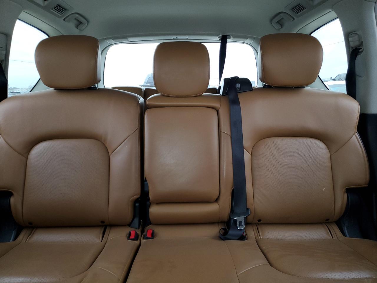 2016 Infiniti QX80 - Image 10