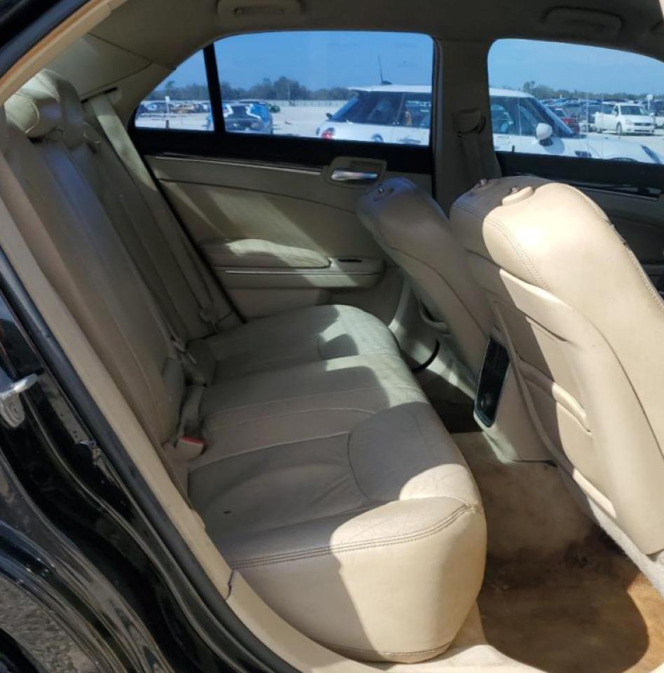 2011 Chrysler 300 - Image 10