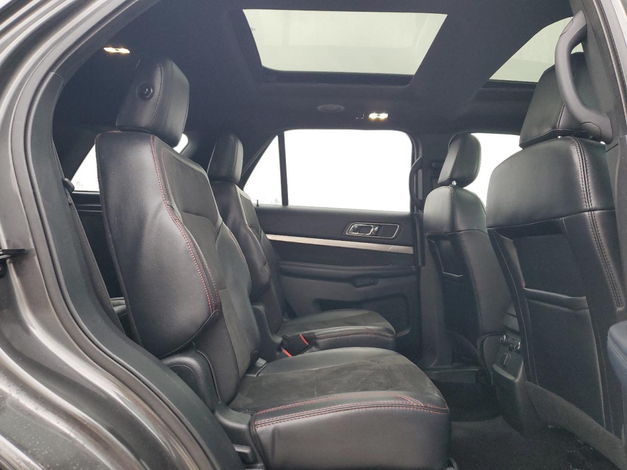 2019 Ford Explorer - Image 11