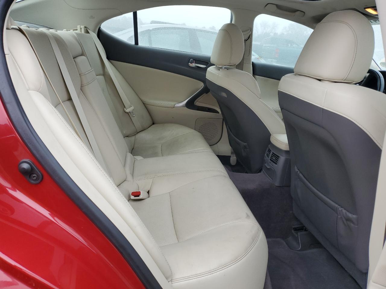 2010 Lexus IS - Image 10