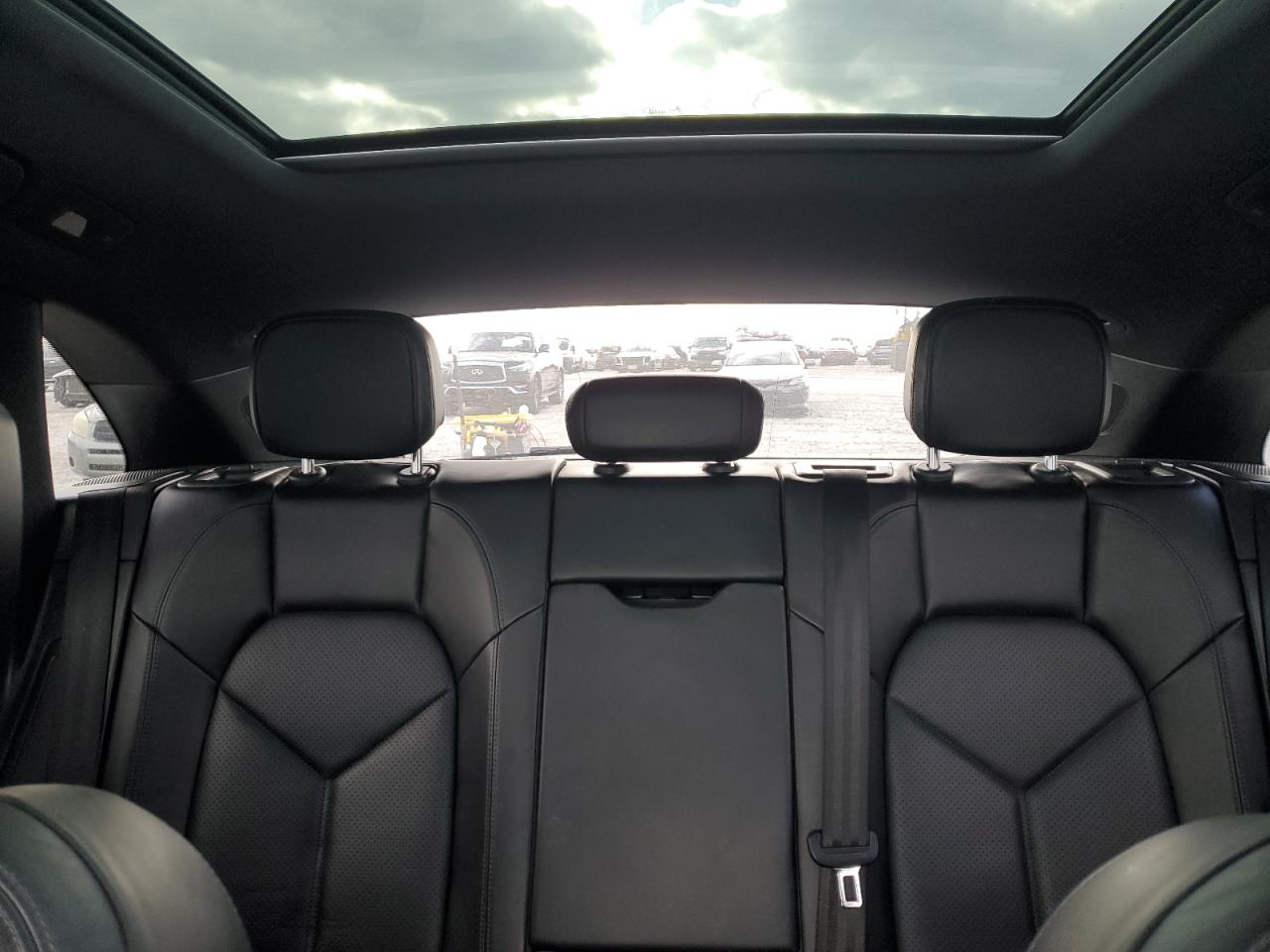 2017 Porsche Macan - Image 10