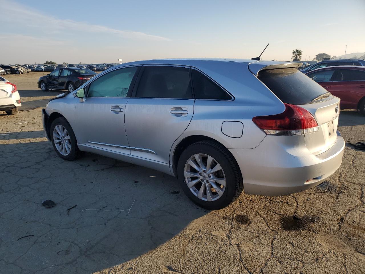2013 Toyota Venza - Image 2