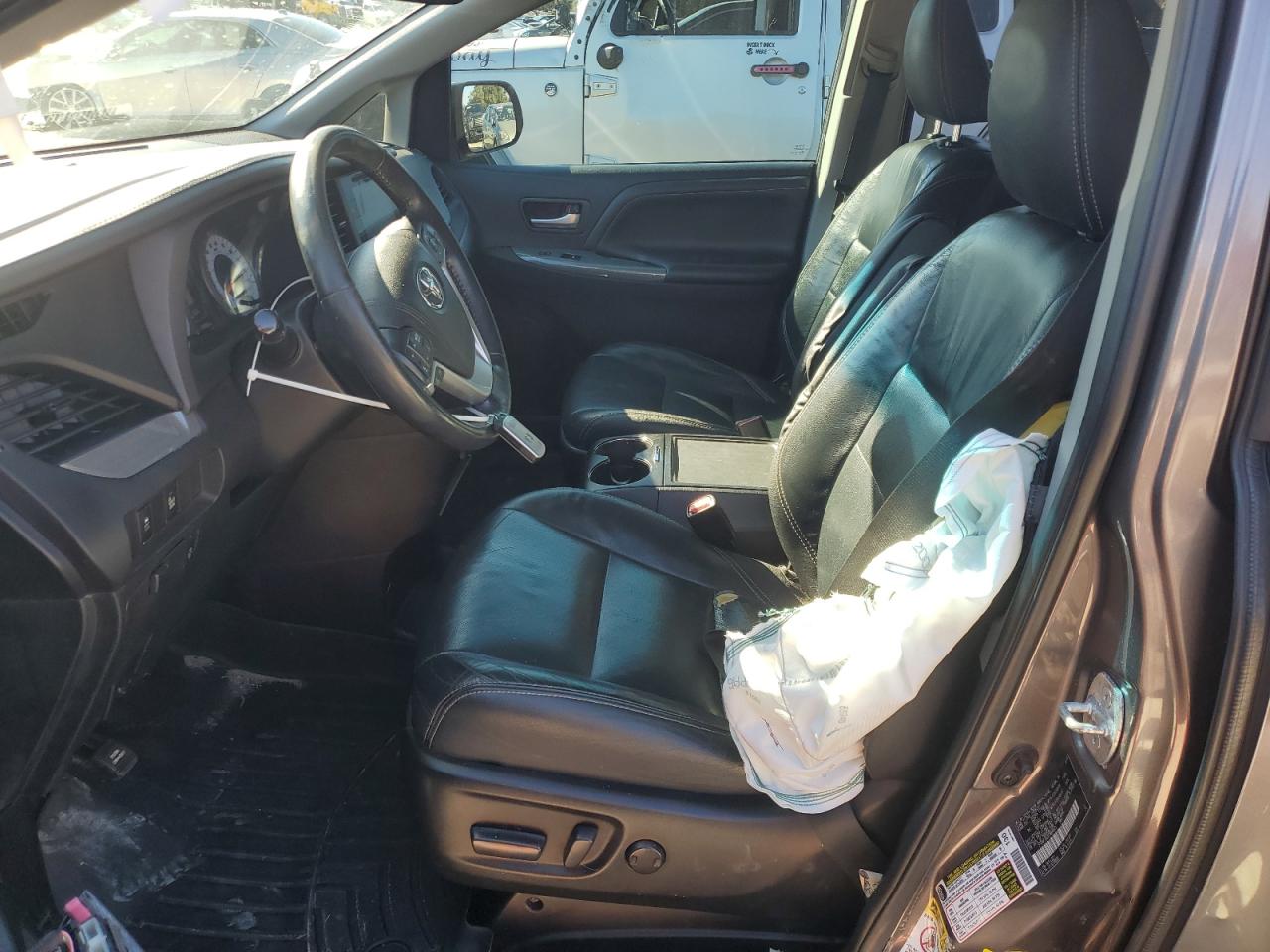 2015 Toyota Sienna - Image 7