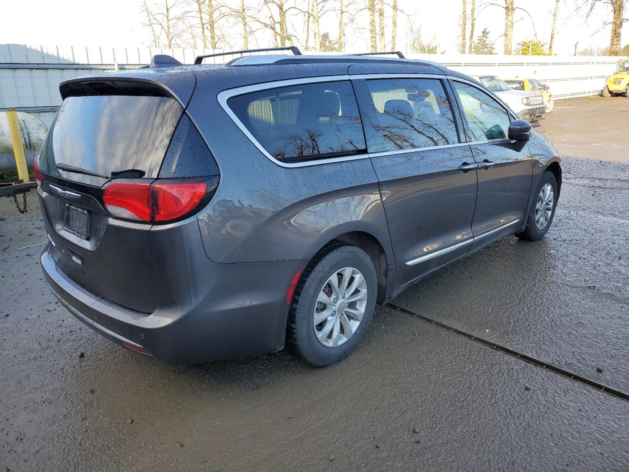 2019 Chrysler Pacifica - Image 3