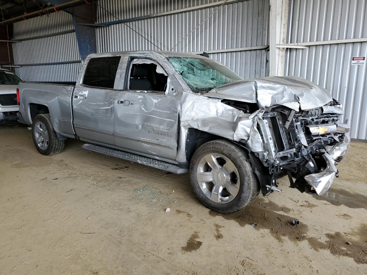 2016 Chevrolet Silverado - Image 4