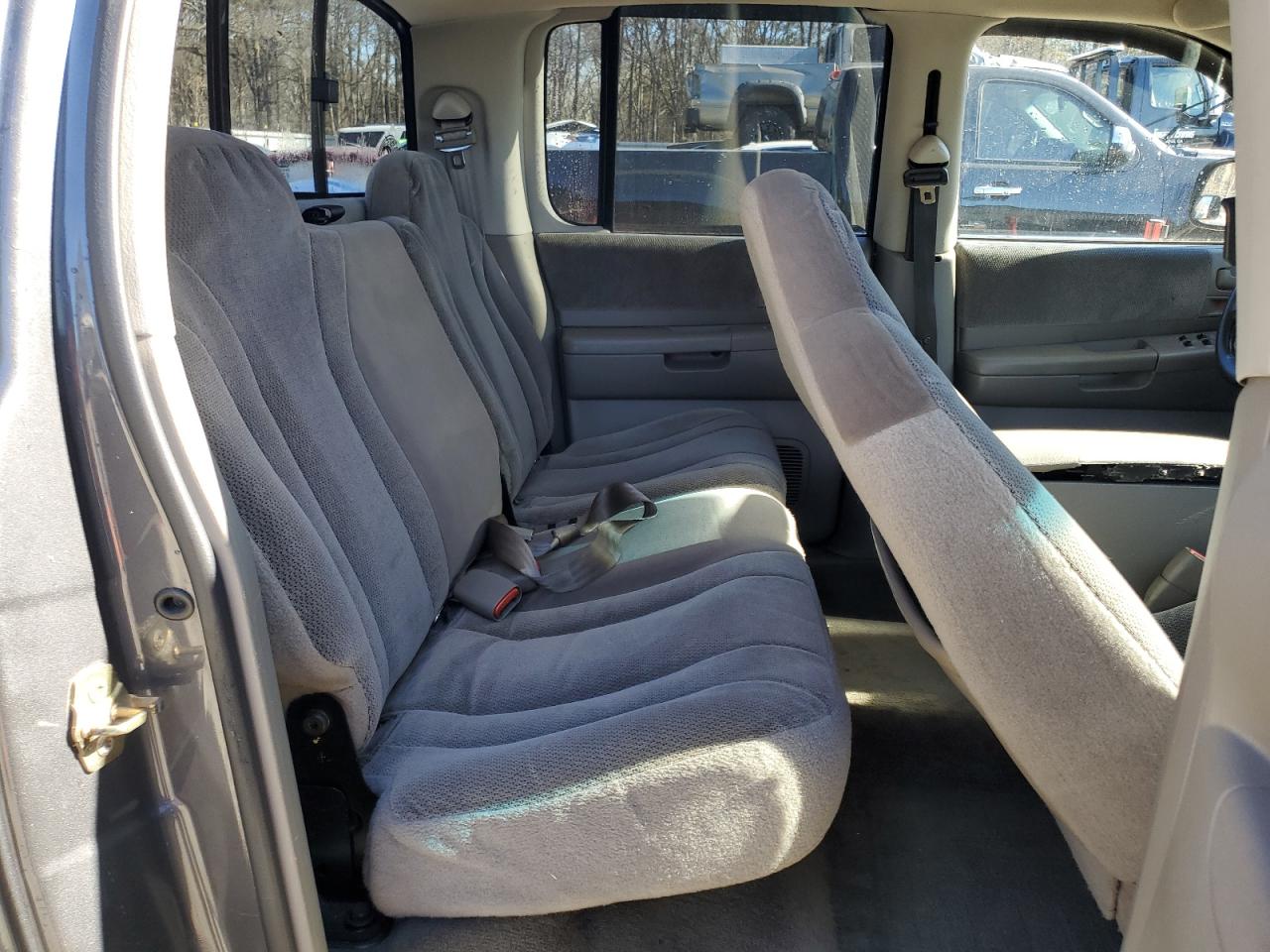 2004 Dodge Dakota - Image 10
