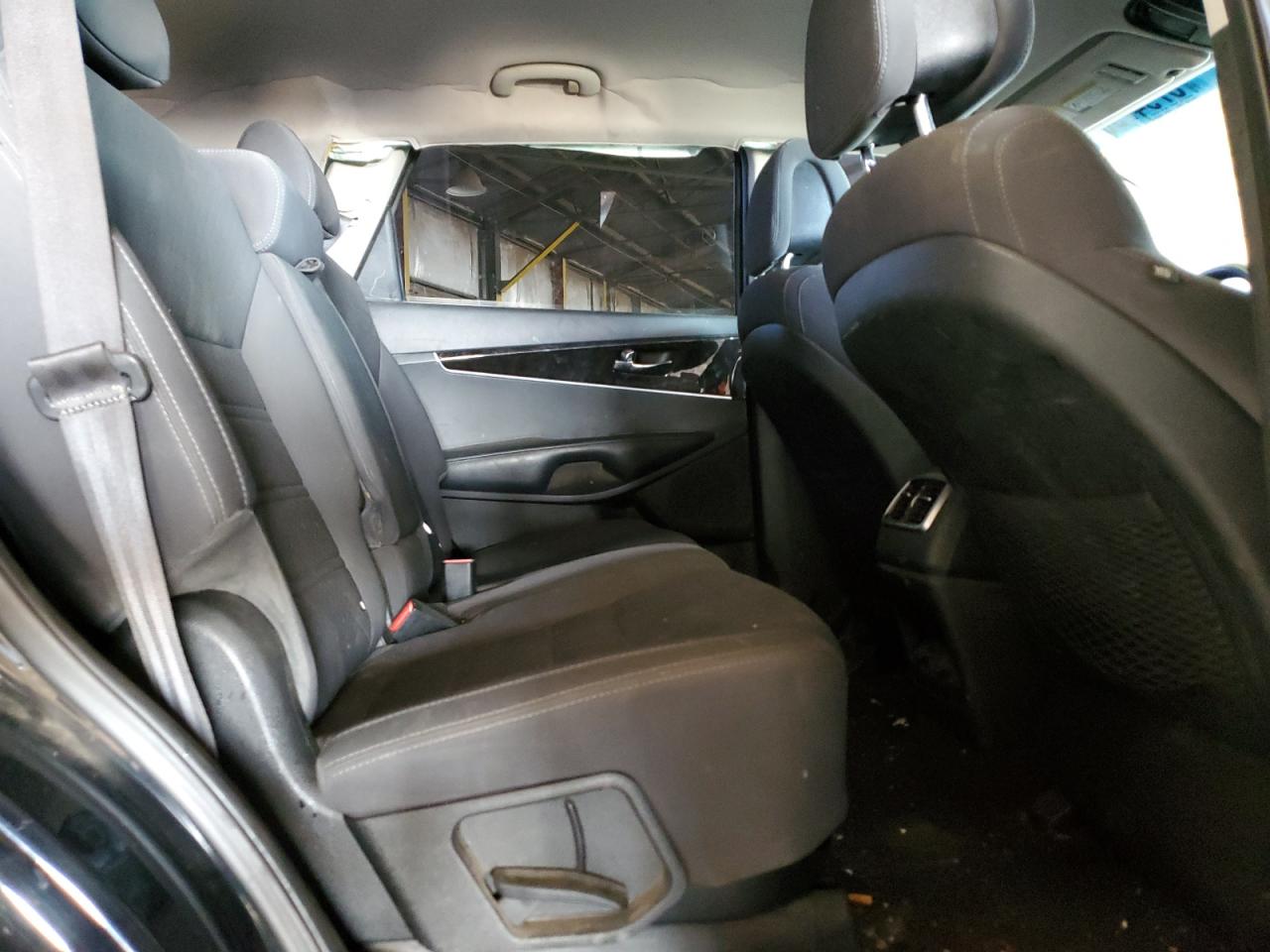 2017 Kia Sorento - Image 11