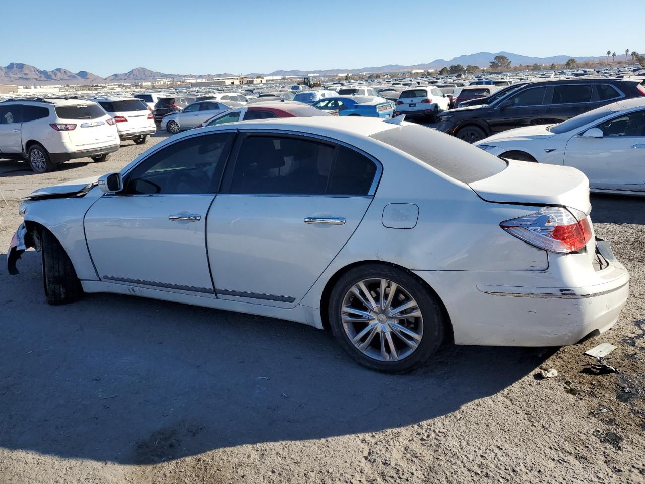 2011 Hyundai Genesis - Image 2