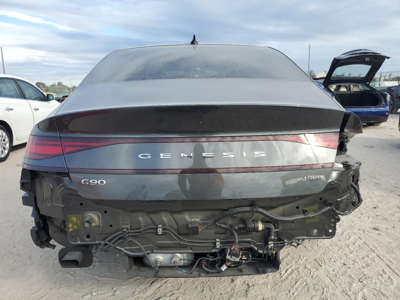 2023 Genesis G90 - Image 6