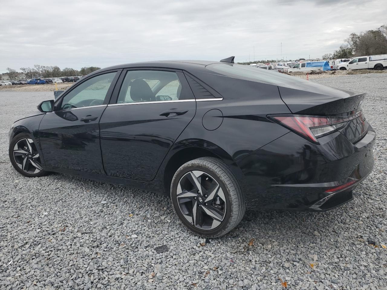 2022 Hyundai Elantra - Image 2