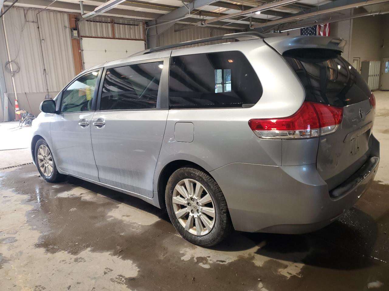 2011 Toyota Sienna - Image 2