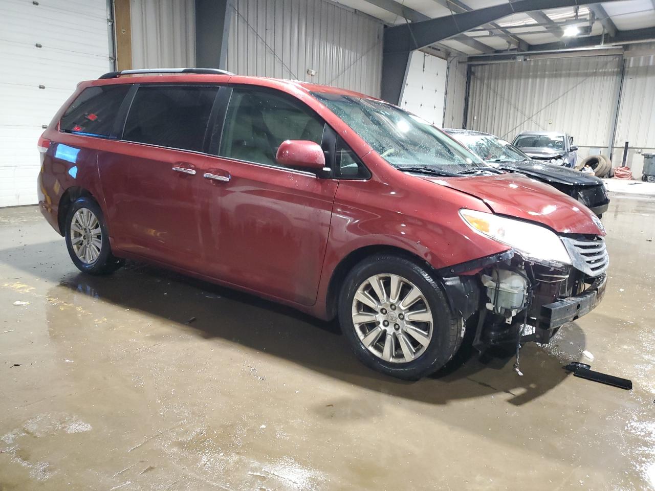 2011 Toyota Sienna - Image 4