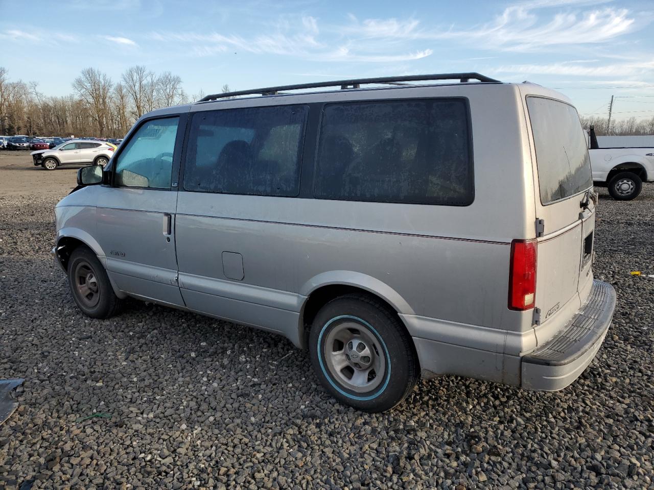 1999 Chevrolet Astro - Image 2
