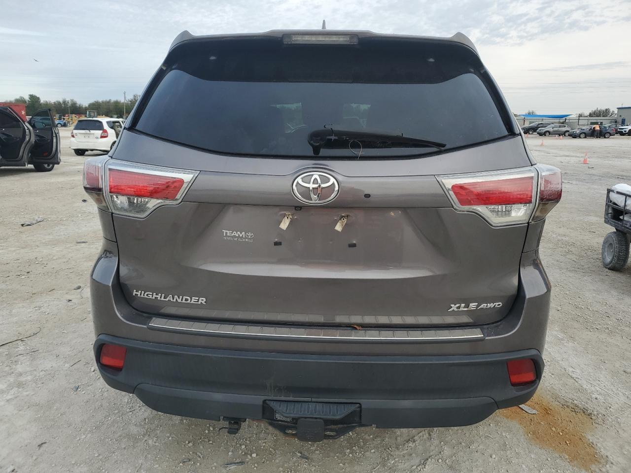 2016 Toyota Highlander - Image 6