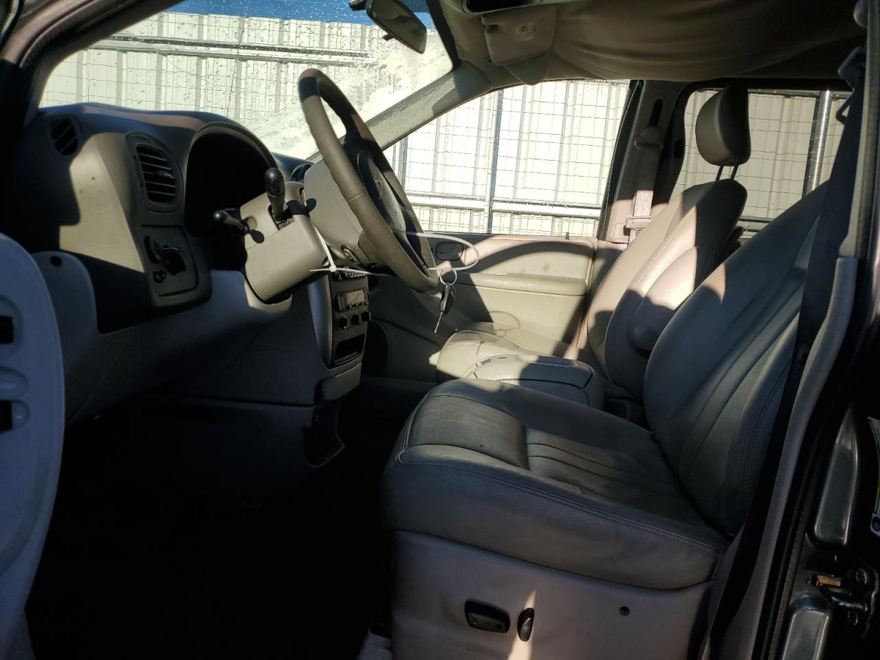 2007 Chrysler Town & Country - Image 7