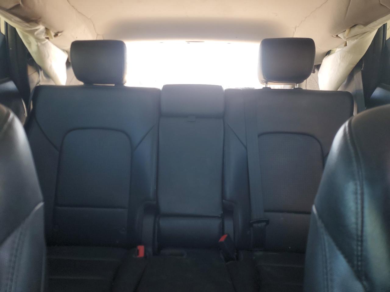 2014 Hyundai Santa Fe - Image 10