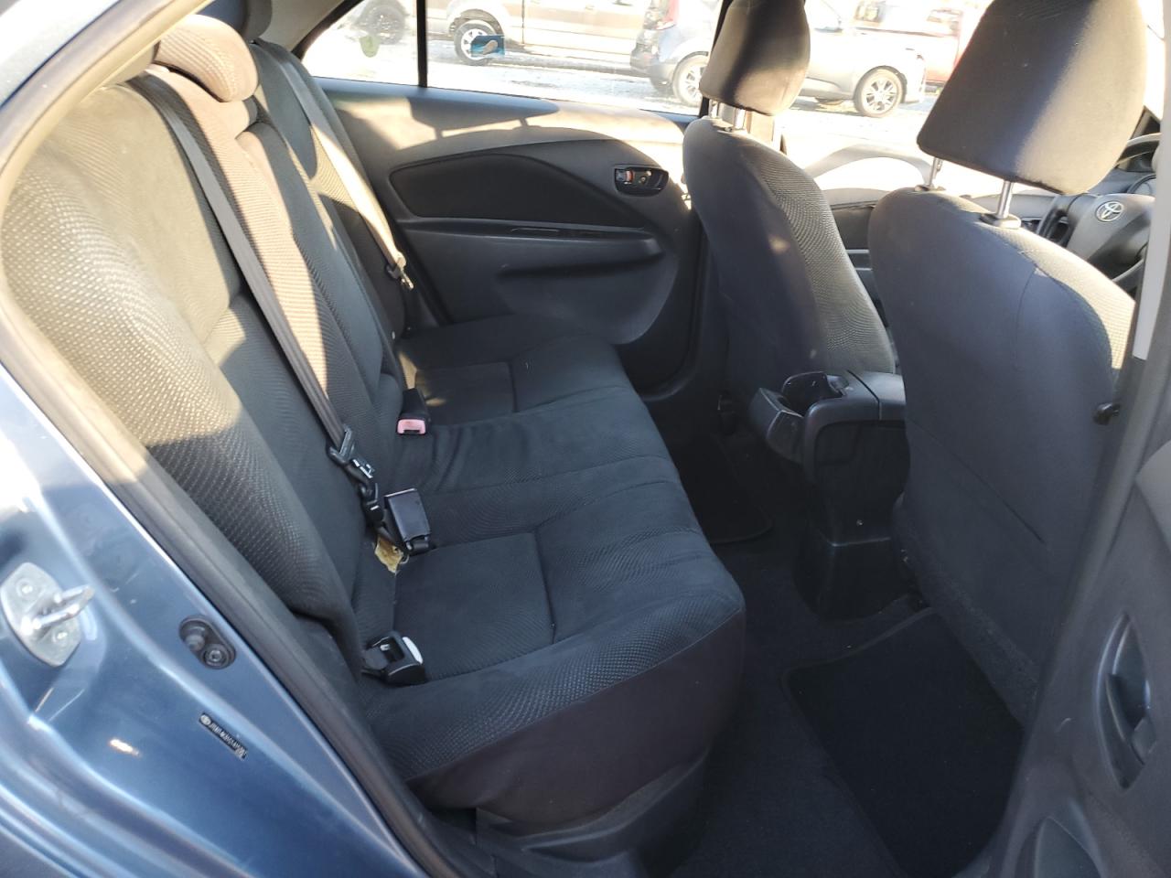 2012 Toyota Yaris - Image 10