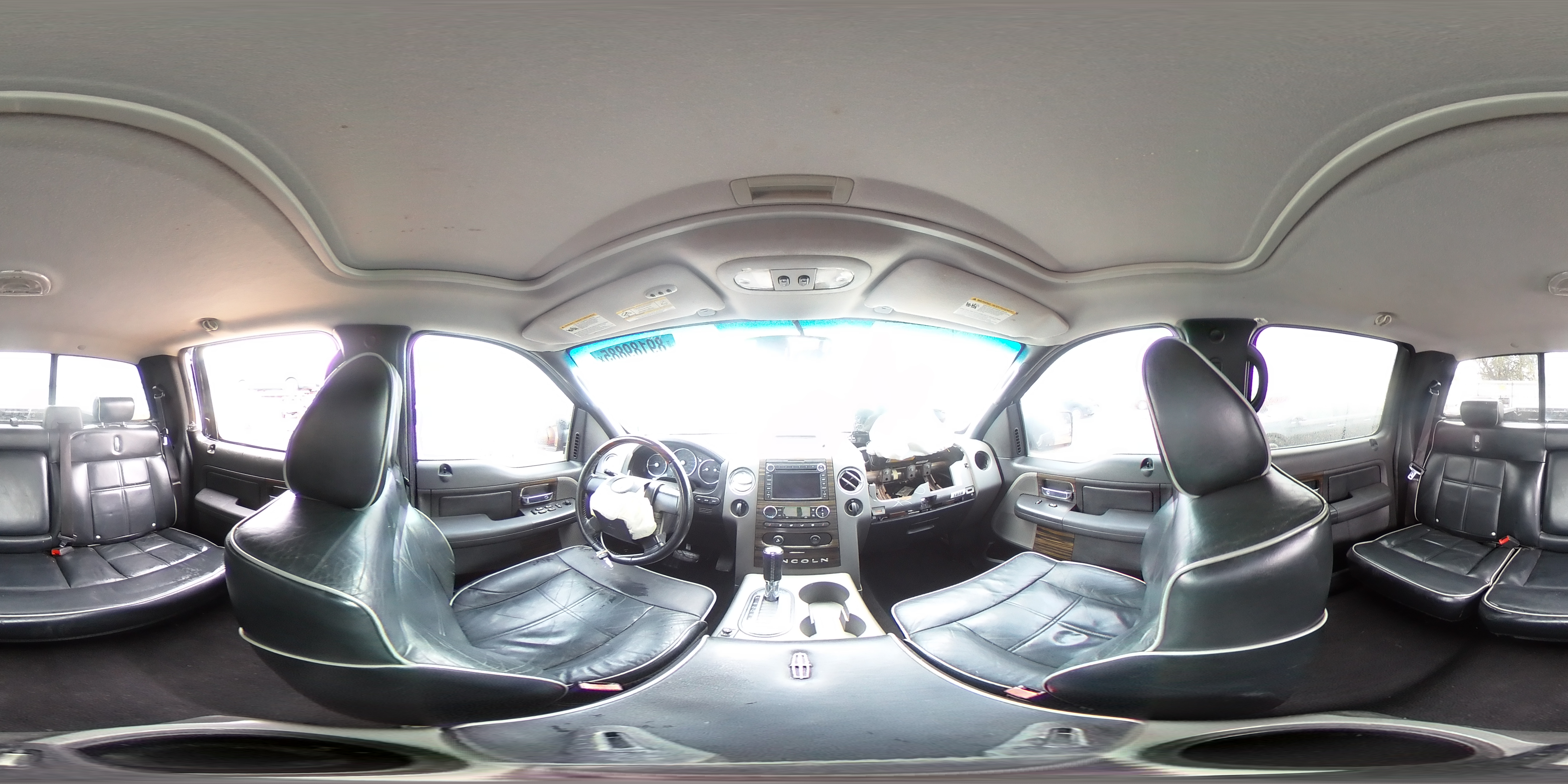 2008 Lincoln Mark LT - Image 12